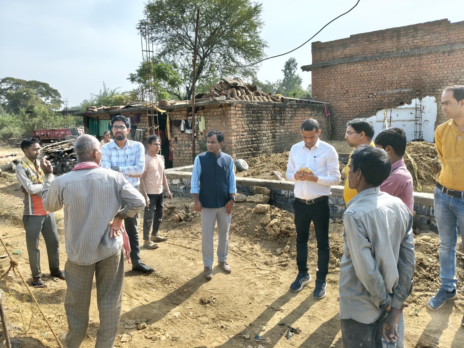 जिला पंचायत सीईओ गोकुल रावटे ने किया विभिन्न ग्राम पंचायतों का दौरा