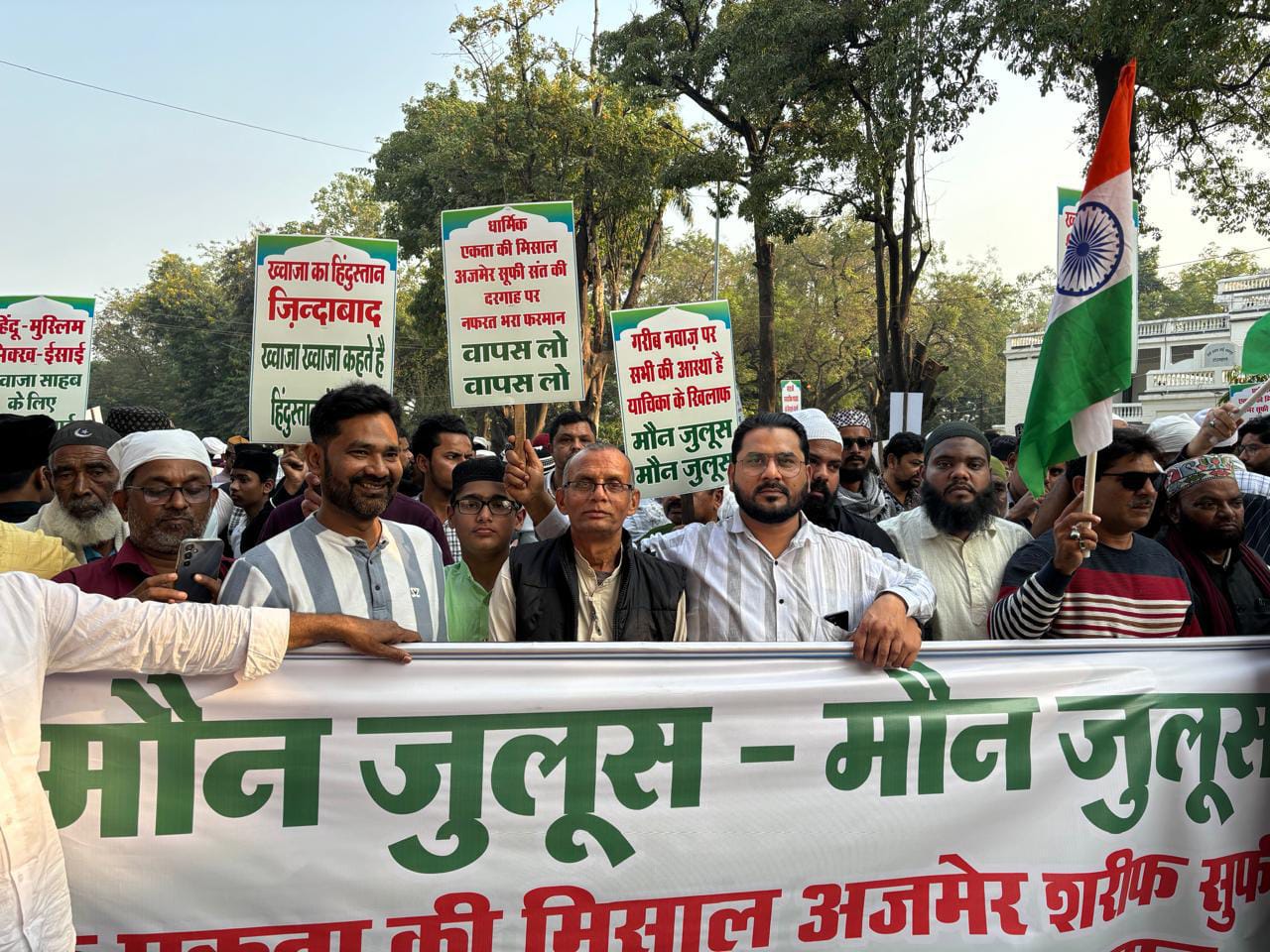 बिलासपुर में निकाला गया विशाल मौन जुलूस, अजमेर शरीफ के सूफी संत ख्वाजा मोइनुद्दीन चिश्ती की दरगाह के खिलाफ याचिका दायर करने के विरोध में राष्ट्रपति एवं प्रधानमंत्री के नाम पर जिला प्रशासन को सौंपा ज्ञापन…