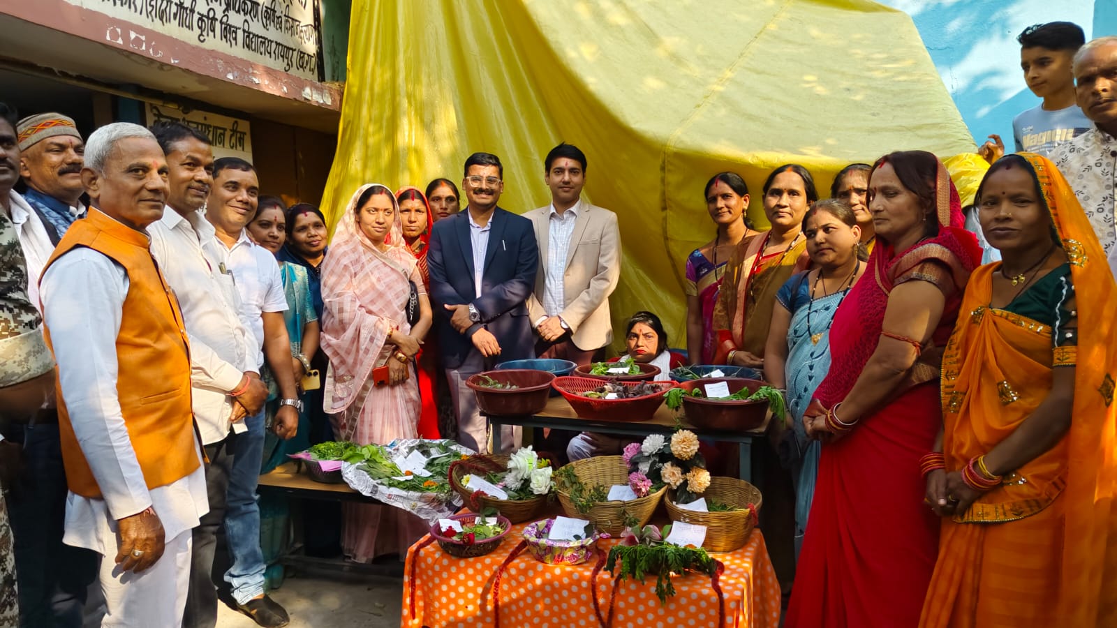 भाजी महोत्सव में दिखी प्रदेश की भाजियों की झलक…वरिष्ठ पत्रकार कुंजबिहारी साहू किसान स्कूल में आयोजित राज्य स्तरीय भाजी महोत्सव में शामिल हुए कलेक्टर