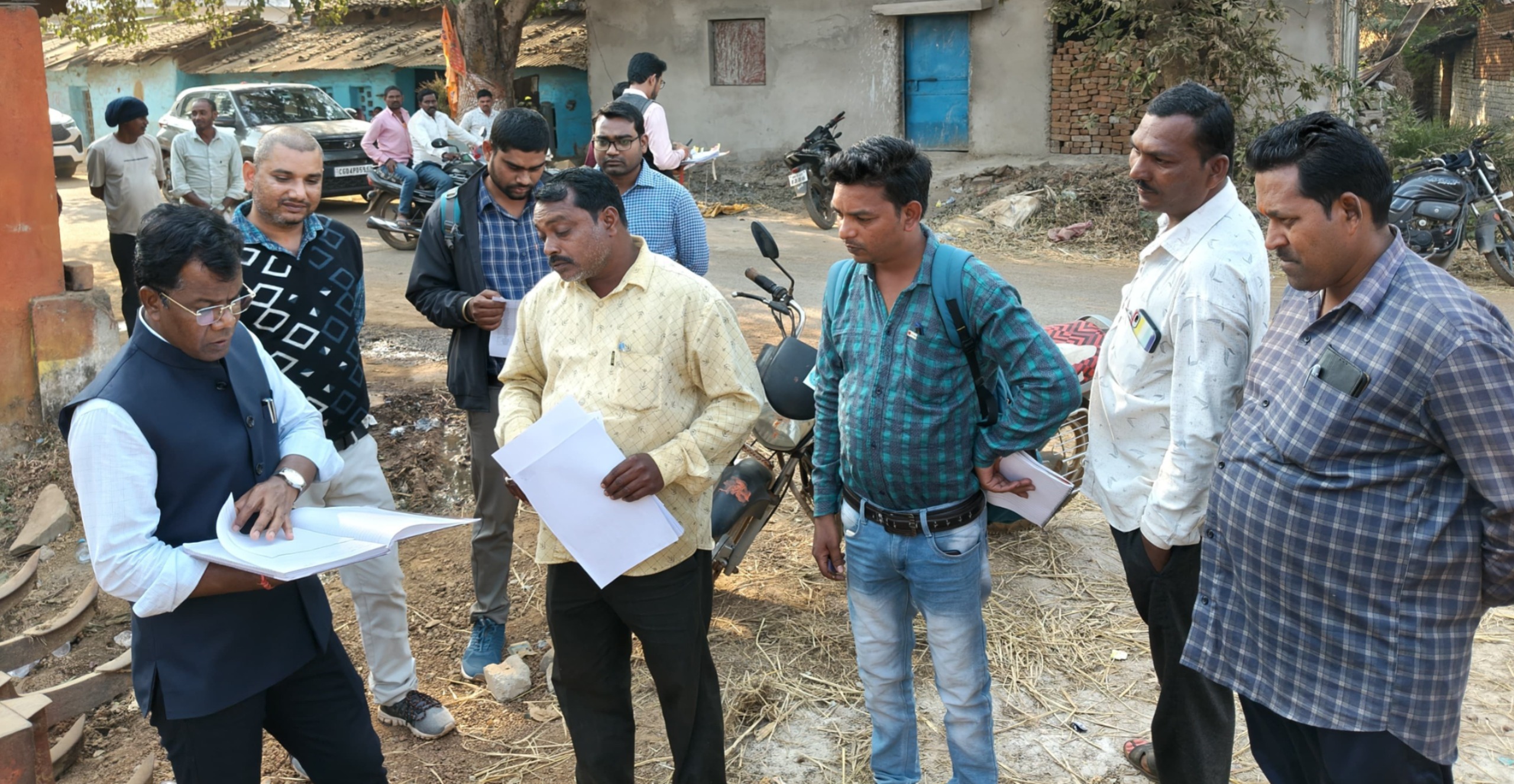 जिला पंचायत सीईओ गोकुल रावटे ने पीएम आवास योजना ग्रामीण के तहत निर्माण कार्यों का किया निरीक्षण