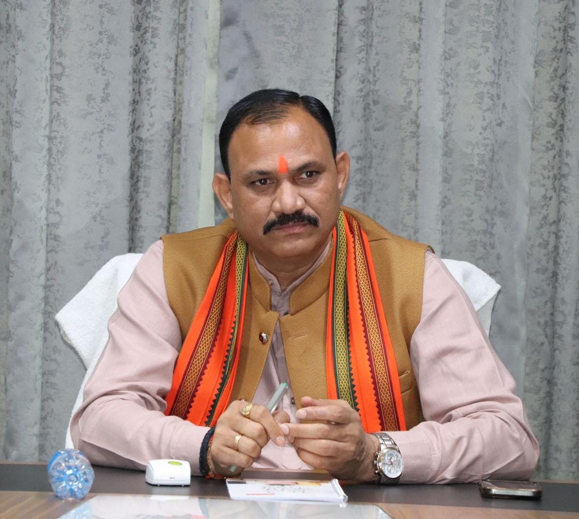 स्वास्थ्य मंत्री श्याम बिहारी जायसवाल ने की विभाग के योजनाओं की समीक्षा