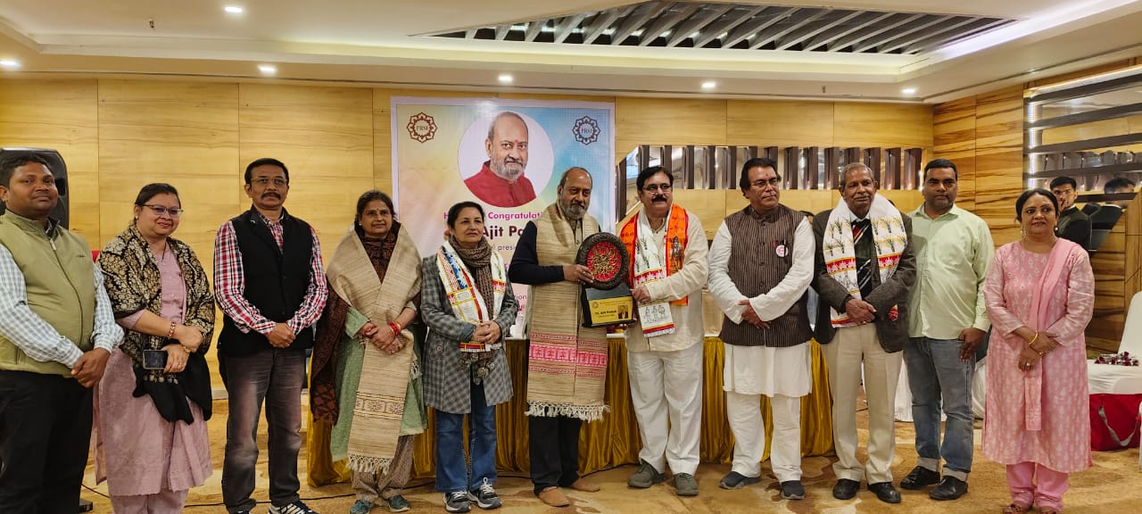 पीआरएसआई के राष्ट्रीय अध्यक्ष डॉ अजीत पाठक का सम्मान, रायपुर चैप्टर के सदस्यों को मिला अवार्ड