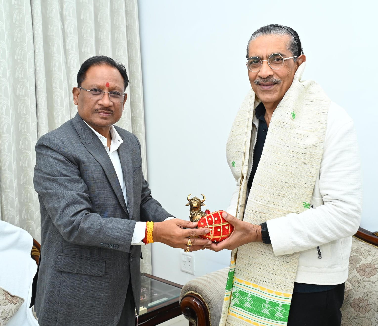 मुख्यमंत्री विष्णु देव साय से सुप्रसिद्ध फिल्म निर्माता एवं निर्देशक  प्रकाश झा ने की सौजन्य मुलाकात