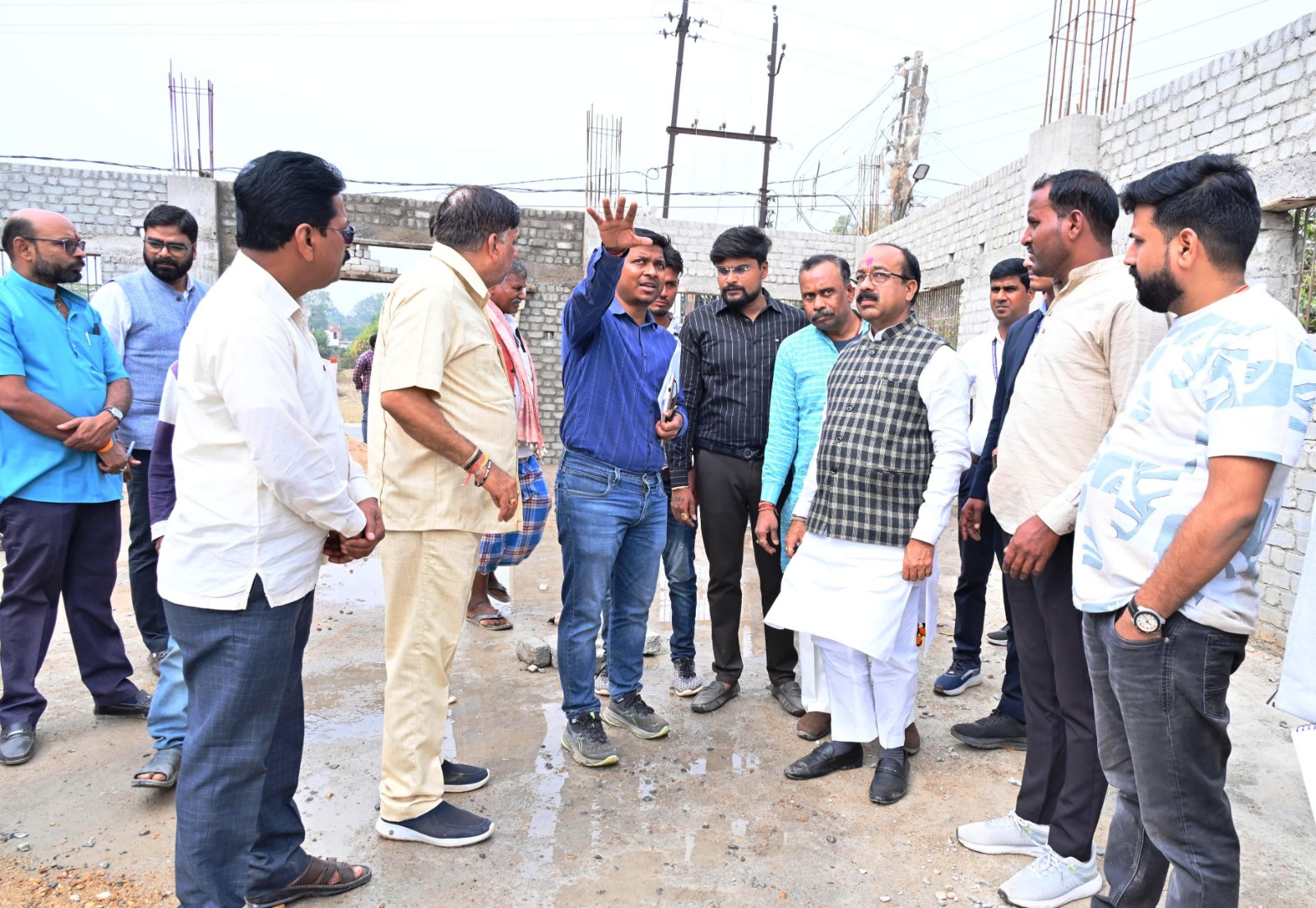उप मुख्यमंत्री अरुण साव ने विकास कार्यों का किया भूमिपूजन, निर्माण कार्यों का औचक निरीक्षण कर लोगों की समस्याएं सुनीं