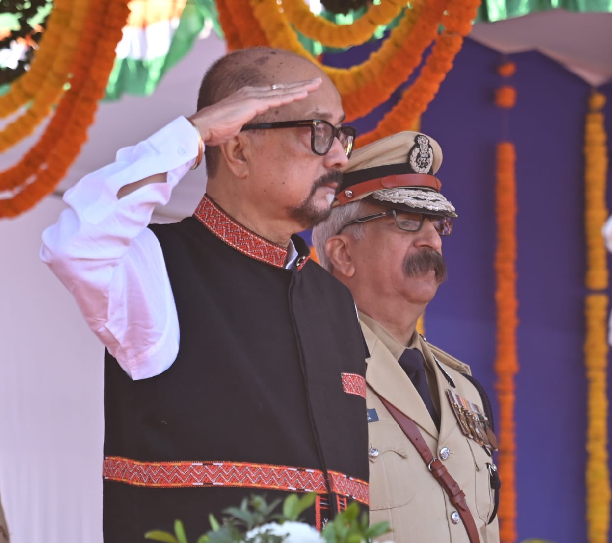 गणतंत्र दिवस के अवसर पर राज्यपाल रमेन डेका द्वारा राजधानी रायपुर में पुलिस परेड ग्राउंड में ध्वजारोहण किया गया और परेड की सलामी ली गई