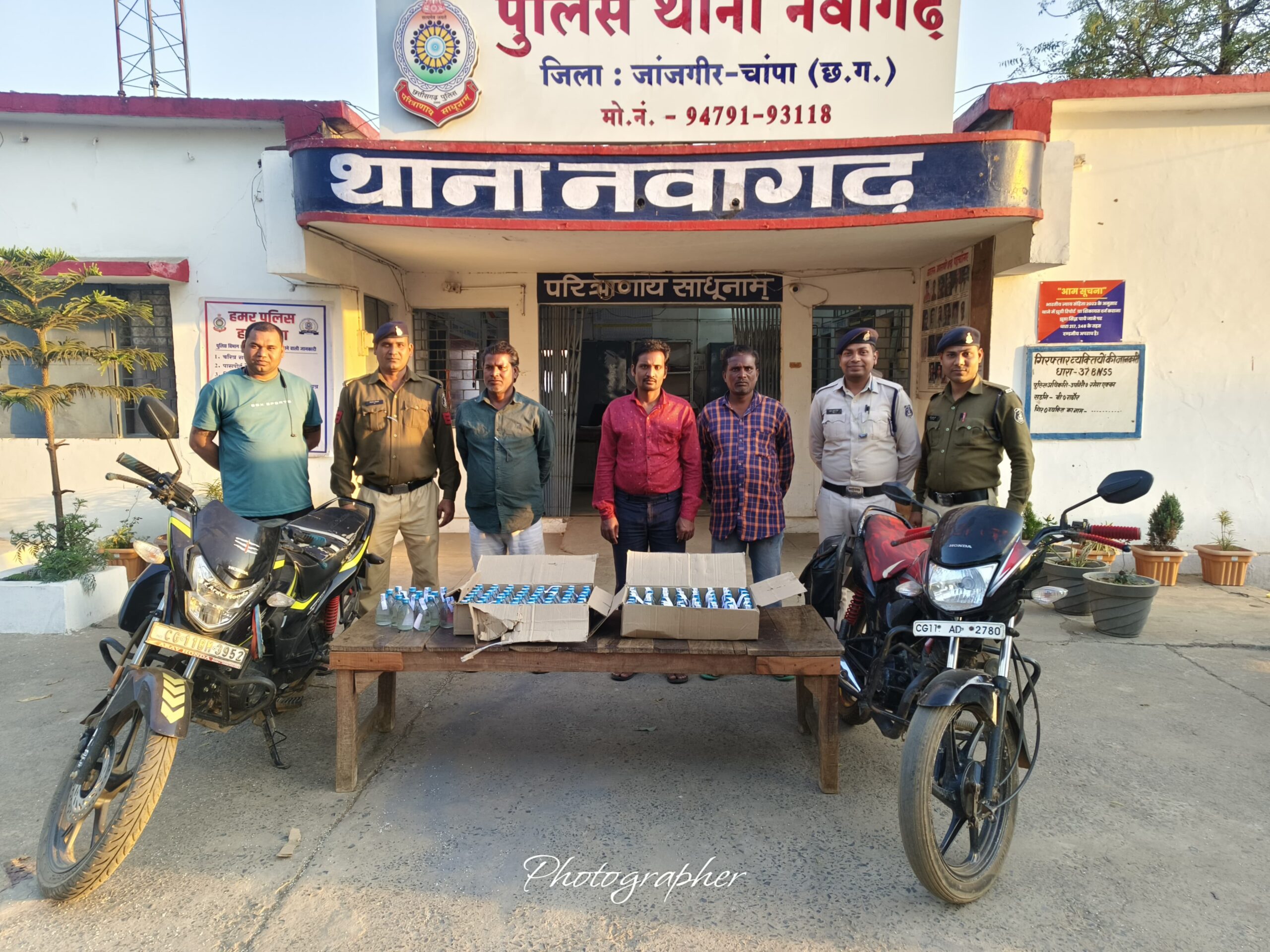 126 पाव अवैध देशी प्लेन शराब परिवहन करते हुए 03 आरोपियों को किया गिरफ्तार नवागढ़ पुलिस की कार्यवाही