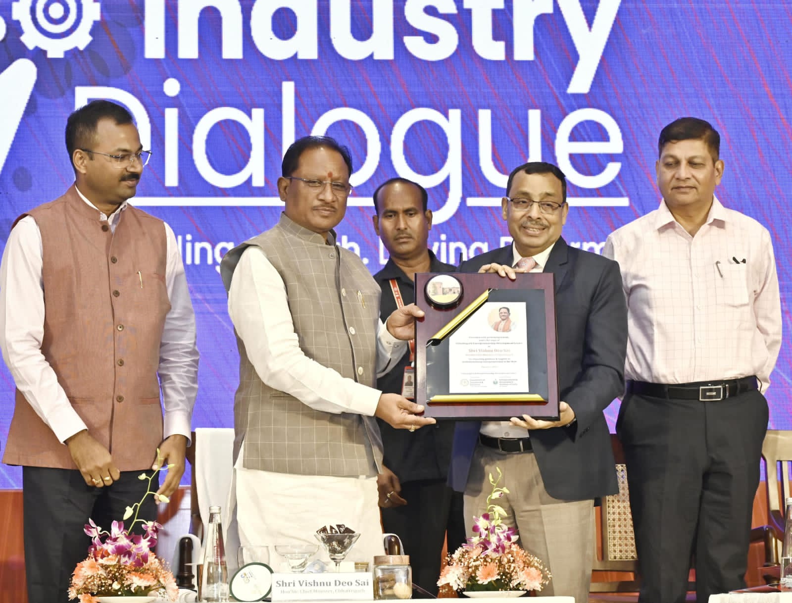 छत्तीसगढ़ में निवेश को बढ़ावा: मुख्यमंत्री विष्णु देव साय का उद्योगपतियों को आमंत्रण