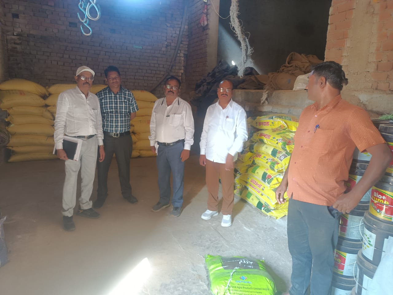 कृषकों को सुगमता पूर्वक बीज,उर्वरक,कीटनाशक आदान सामाग्री उपलब्धता हेतु जिला स्तरीय निरीक्षण दल द्वारा सघन जांच अभियान जारी