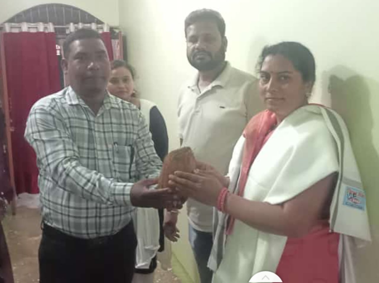 श्री महिला डेवलपमेंट फाउंडेशन पामगढ़ द्वारा नवनिर्वाचित नगर पंचायत अध्यक्ष गौरी छोटू जांगड़े का किया सम्मान