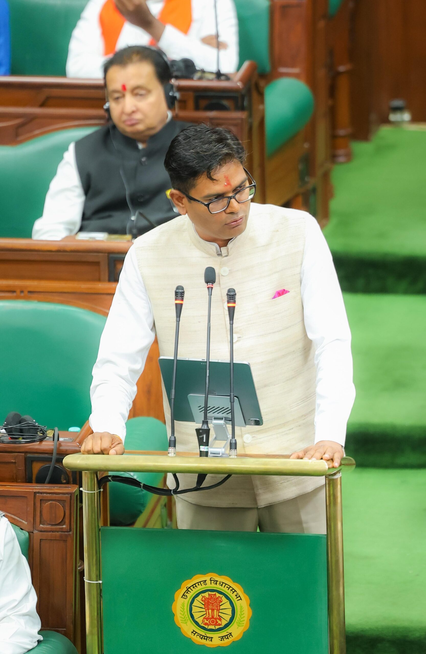 वित्त मंत्री ओपी चौधरी पेश कर रहे हैं छत्तीसगढ़ का बजट,देखें सीधा प्रसारण…..