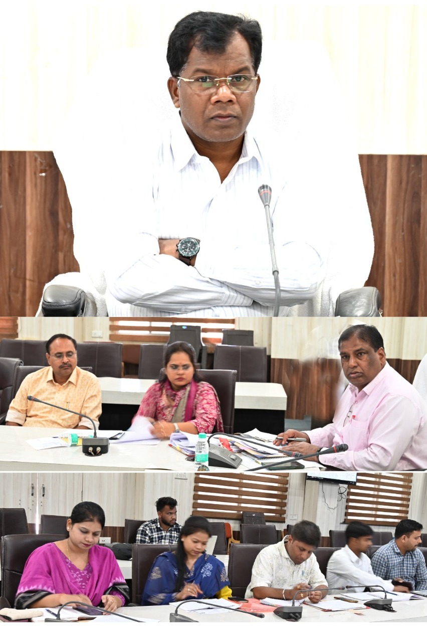 जिला पंचायत सीईओ ने प्रधानमंत्री आवास योजना ग्रामीण के कार्यों की जनपद पंचायतवार की समीक्षा