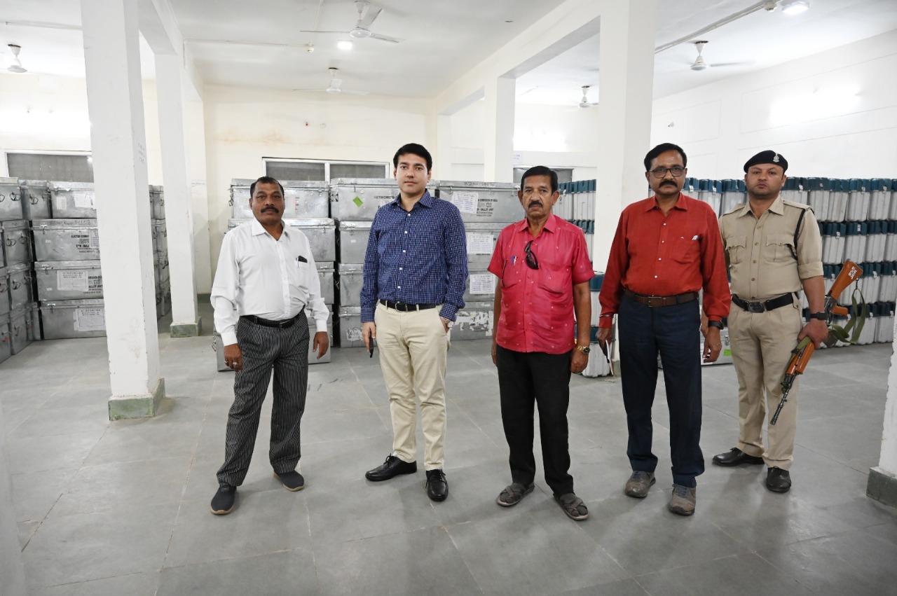 ईव्हीएम-व्हीव्हीपीएटी वेयरहाउस का हुआ त्रैमासिक निरीक्षण