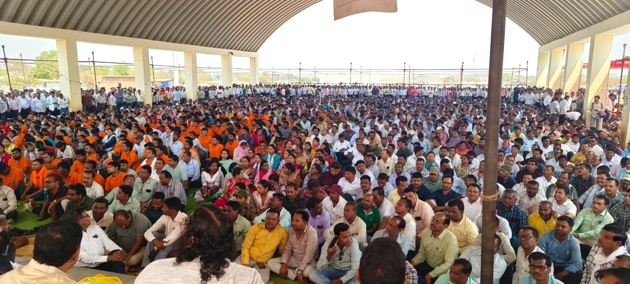 मोदी की गारंटी पर अमल नहीं होने से नाराज 10959 पंचायत सचिवों ने किया विधानसभा का घेराव…