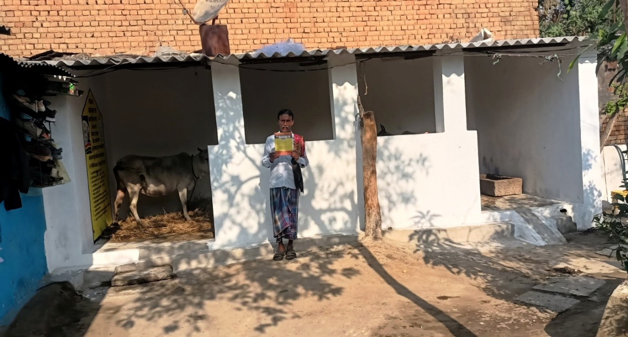 मनरेगा के पशु शेड से बदली अक्तीराम की तकदीर, पशुओं को पक्का आवास