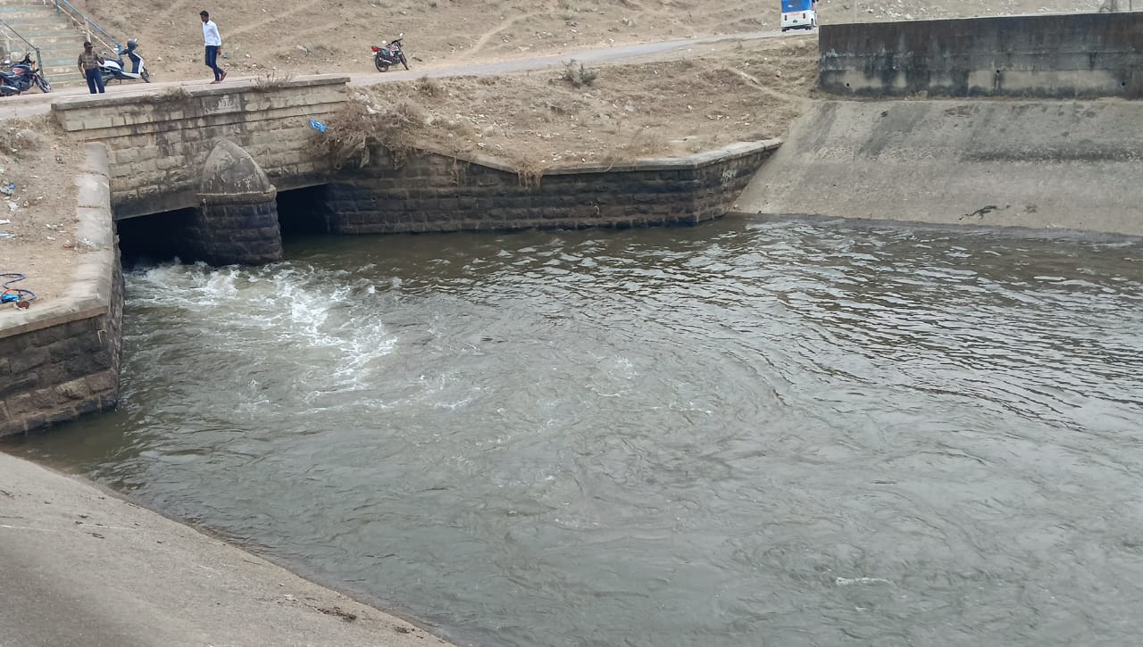 उप मुख्यमंत्री अरुण साव के निर्देश पर खुला खुड़िया जलाशय का गेट, कई गांवों को मिलेगी राहत