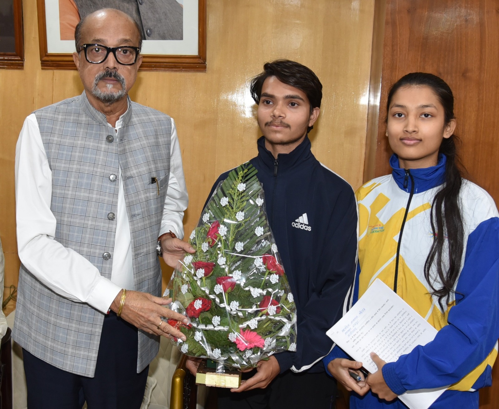 राज्यपाल डेका ने विश्व योग प्रतियोगिता के लिए चयनित प्रतिभागियों को 25-25 हजार रूपए की सहायता राशि दी