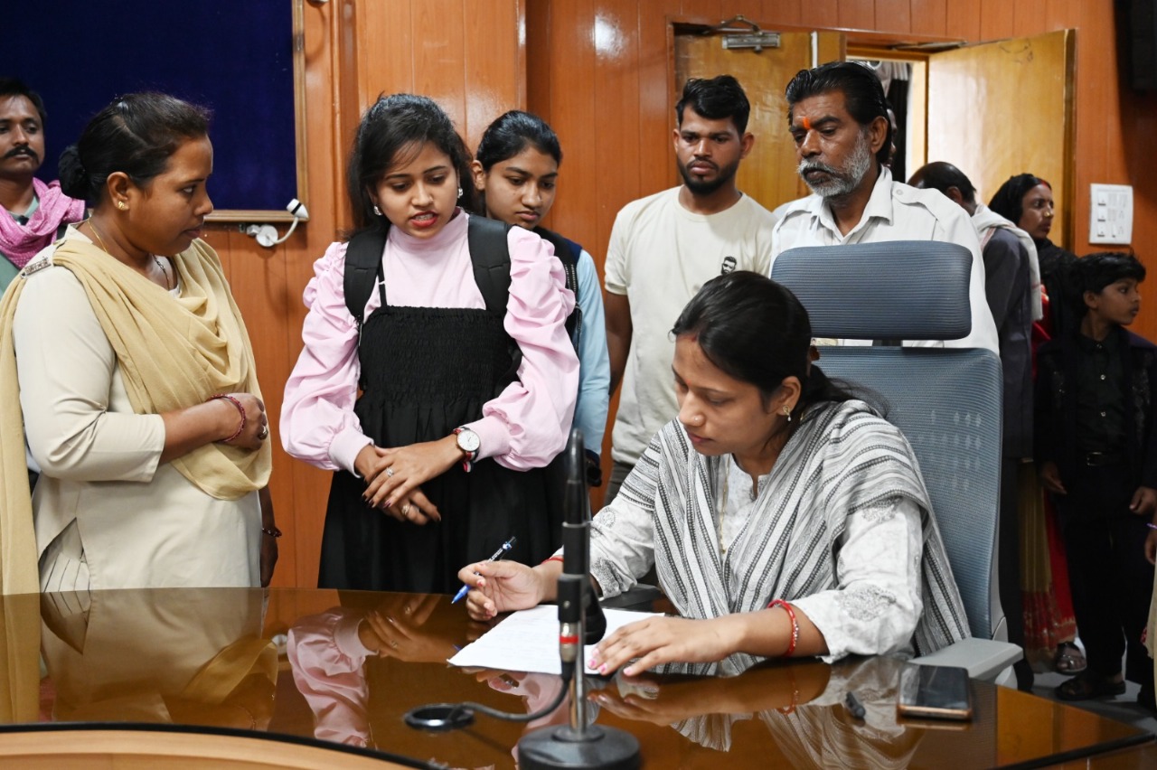 अपर कलेक्टर ने जनदर्शन में सुनी आमजनों की समस्याएं