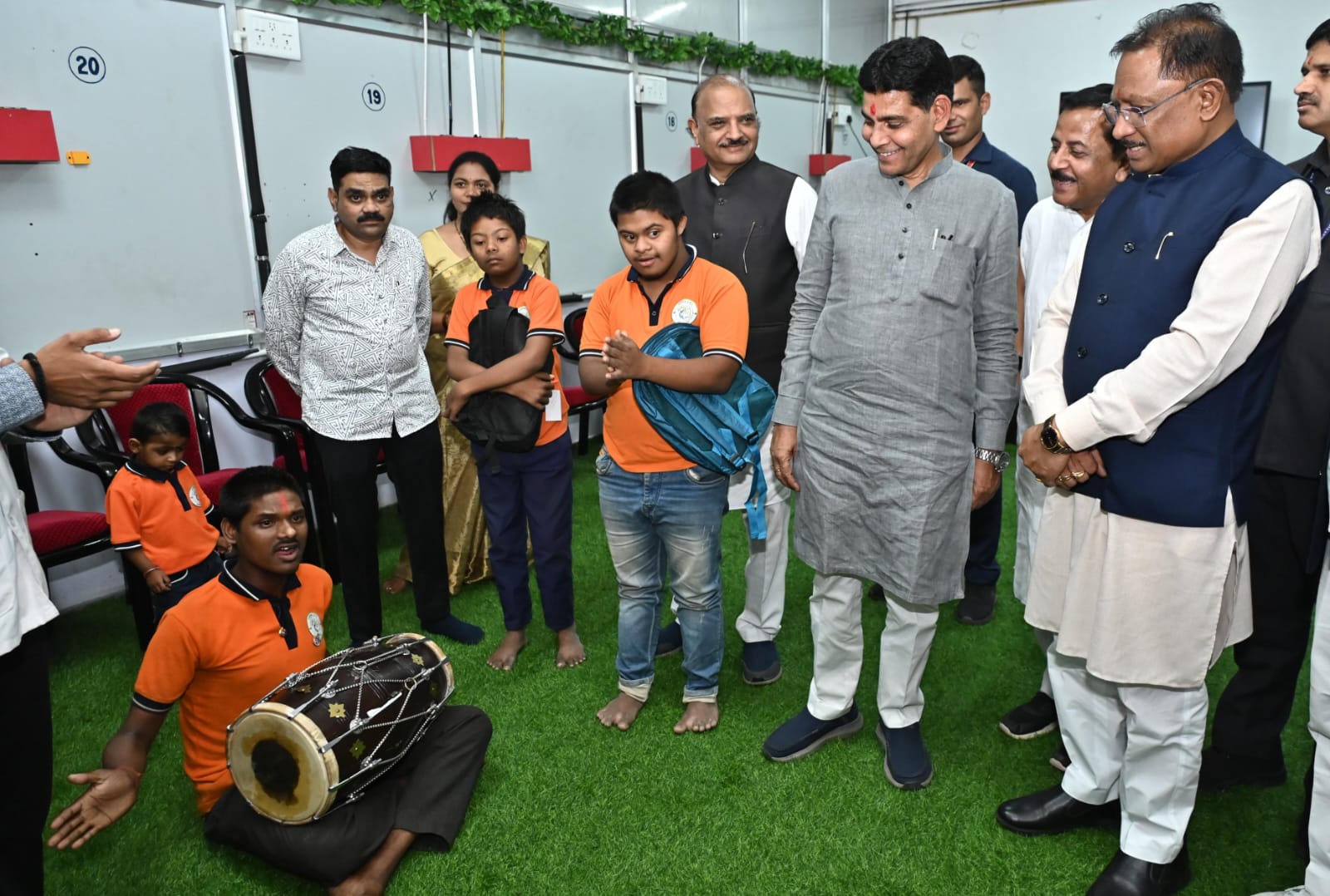 मुख्यमंत्री विष्णु देव साय ने किया मनोविकास केंद्र का अवलोकन