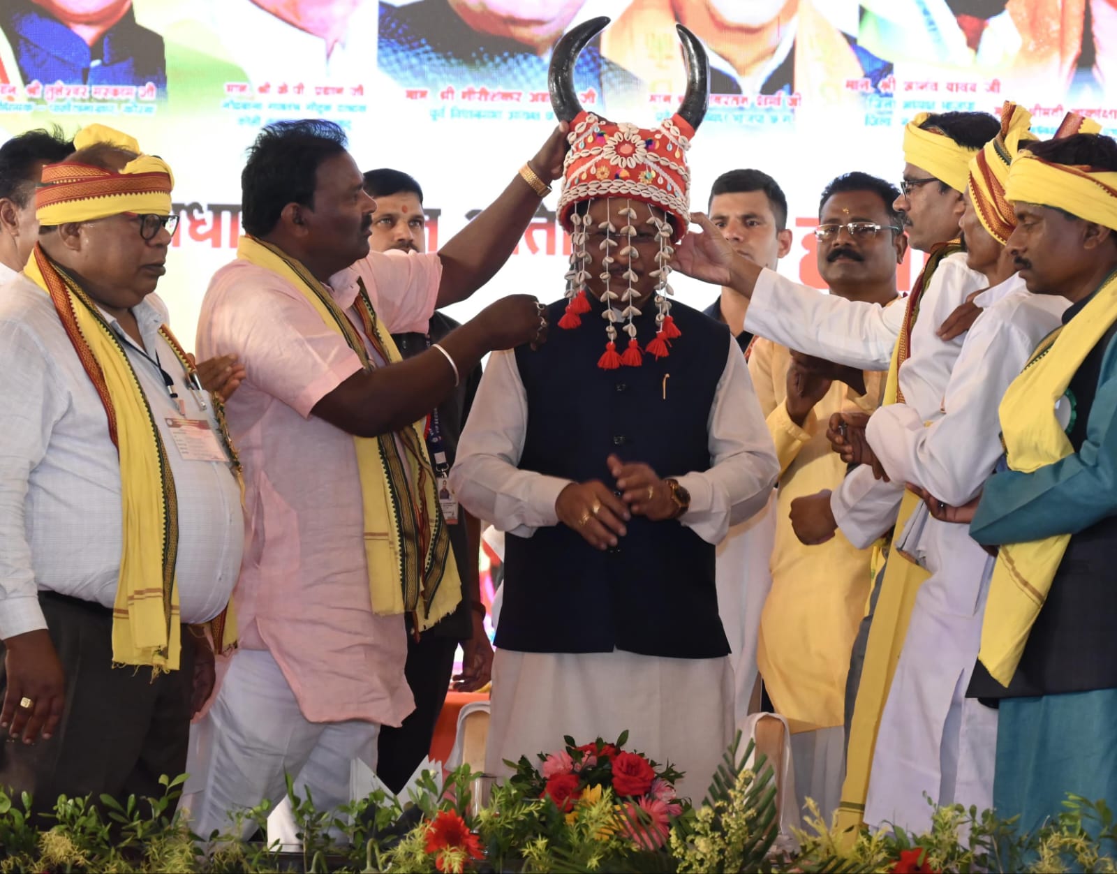 मुख्यमंत्री साय की उपस्थिति में जुड़े रिश्ते और संवरे भविष्य: नवविवाहितों को मिला आशीर्वाद, सामुदायिक भवन की मिली सौगात, कोचिंग सुविधा के लिए हुआ एमओयू