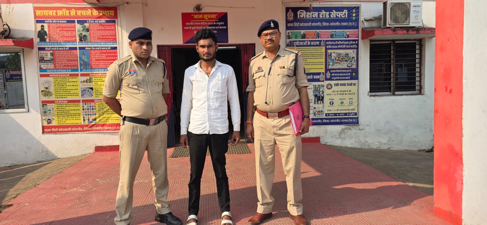 घर अंदर घुसकर मारपीट करने वाले आरोपी को किया गिरफ्तार जांजगीर पुलिस की कार्यवाही