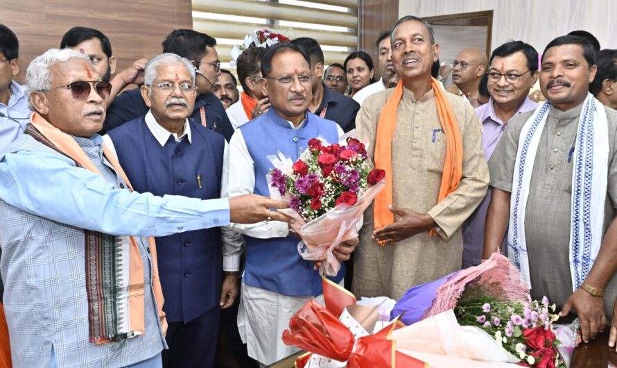 मुख्यमंत्री छत्तीसगढ़ भवन एवं अन्य सन्निर्माण कर्मकार कल्याण मंडल के नवनियुक्त अध्यक्ष डॉ. रामप्रताप सिंह के पदभार ग्रहण समारोह में हुए शामिल