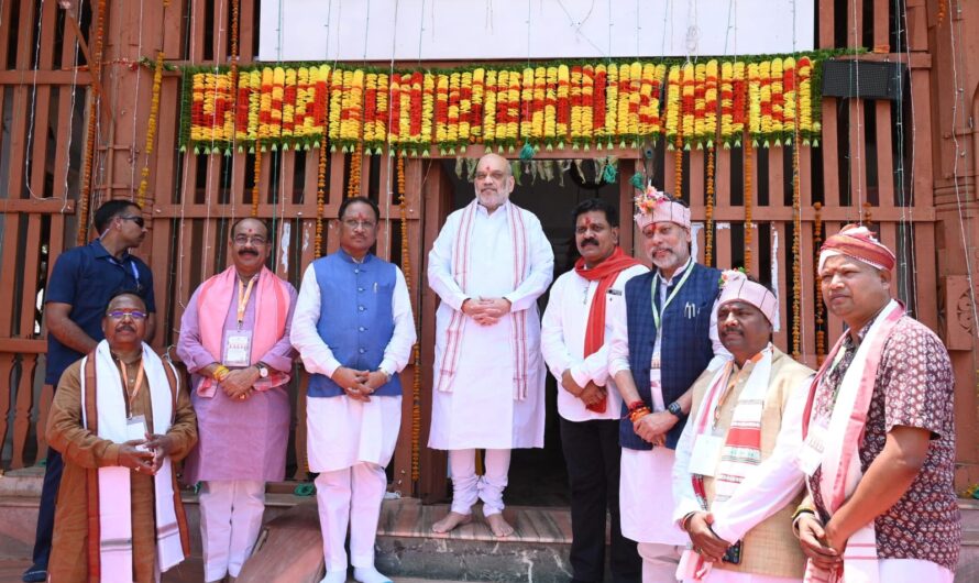 केन्द्रीय गृह मंत्री अमित शाह ने मुख्यमंत्री विष्णुदेव साय के साथ मां दंतेश्वरी की पूजा-अर्चना