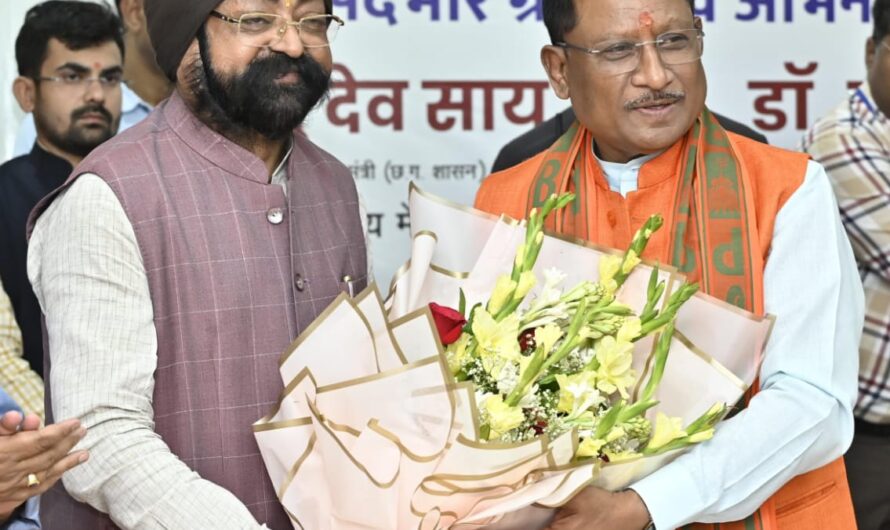 मुख्यमंत्री विष्णु देव साय क्रेडा के नवनियुक्त अध्यक्ष भूपेंद्र सवन्नी के पदभार ग्रहण समारोह में हुए शामिल