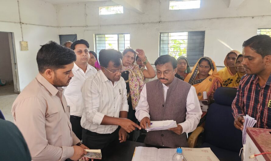 सुशासन तिहार : संभाग आयुक्त ने किया ग्राम पंचायत अमरताल में शिविर का निरीक्षण