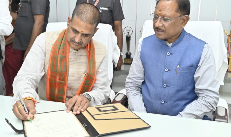 मुख्यमंत्री विष्णु देव साय ने छत्तीसगढ़ खनिज विकास निगम के नवनियुक्त अध्यक्ष सौरभ सिंह को पदभार ग्रहण पर दी बधाई एवं शुभकामनाएं