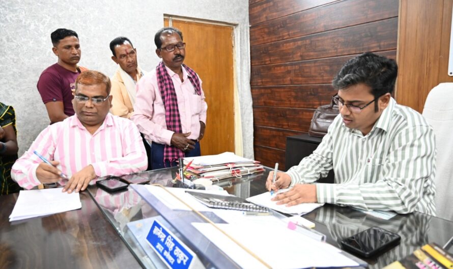 अपर कलेक्टर ने जनदर्शन में सुनी आमजनों की समस्याएं