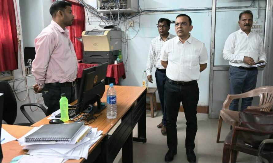 नवपदस्थ कलेक्टर जन्मेजय महोबे ने कलेक्टोरेट कार्यालय का किया निरीक्षण