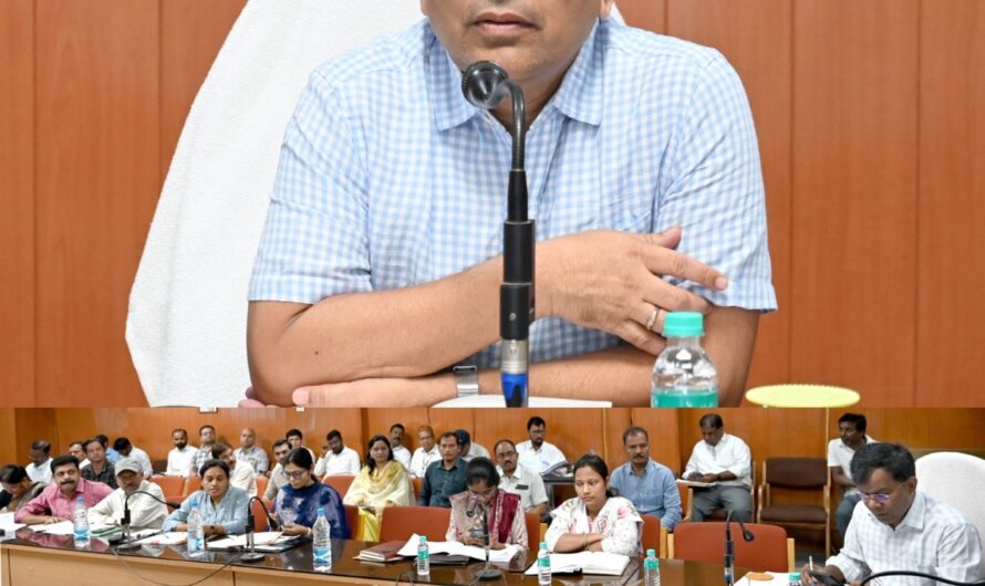 कलेक्टर जन्मेजय महोबे ने ली जिला स्तरीय अधिकारियों की समीक्षा बैठक