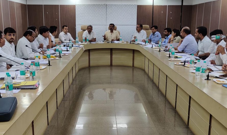 हाई सिक्योरिटी नम्बर प्लेट के संबंध में क्षेत्रीय परिवहन अधिकारियों एवं अनुबंधित कंपनियों की ली गई हाई लेवल बैठक