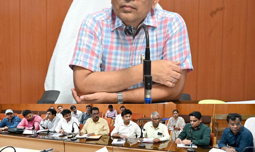 कलेक्टर ने सड़क निर्माण एवं प्रस्तावित कार्यों की समीक्षा बैठक ली