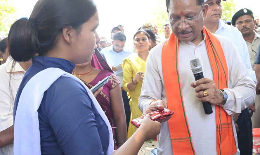 बैगा समुदाय की बिटिया ने किया टॉप, मुख्यमंत्री से की मुलाकात