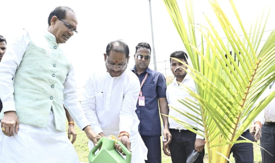 पर्यावरण संरक्षण की दिशा में महत्वपूर्ण पहल: CM और केंद्रीय कृषि मंत्री ने नवा रायपुर में किया नारियल पौधे का रोपण