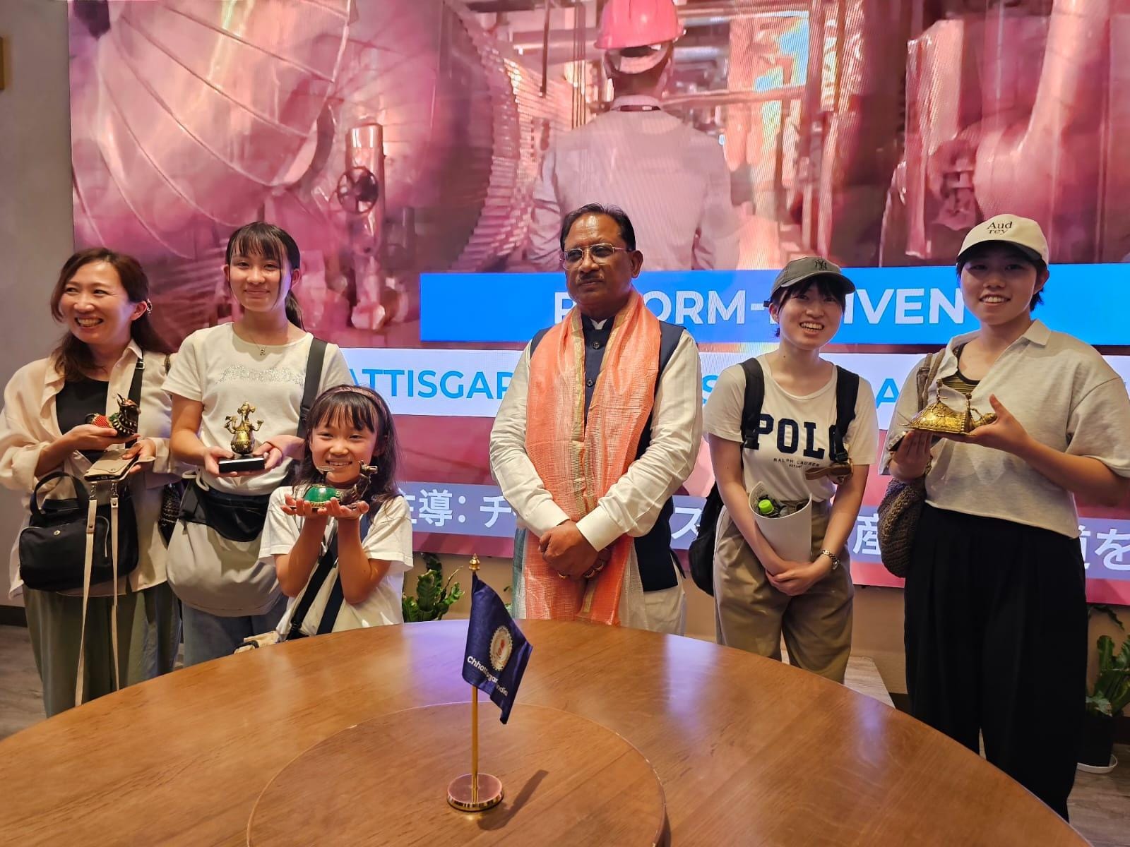 मुख्यमंत्री विष्णु देव साय पहुँचे छत्तीसगढ़ पैवेलियन: वर्ल्ड एक्सपो 2025 में दिखी प्रदेश की संस्कृति और समृद्धि की अद्भुत झलक