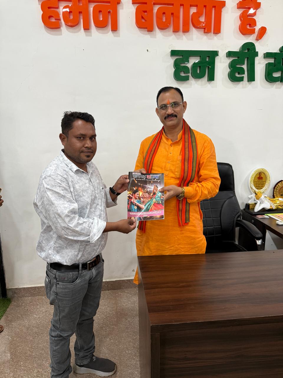 स्वास्थ्य मंत्री श्याम बिहारी जायसवाल के निज निवास रतनपुर में पामगढ टाइम्स के संपादक ने किया सौजन्य मुलाकात 