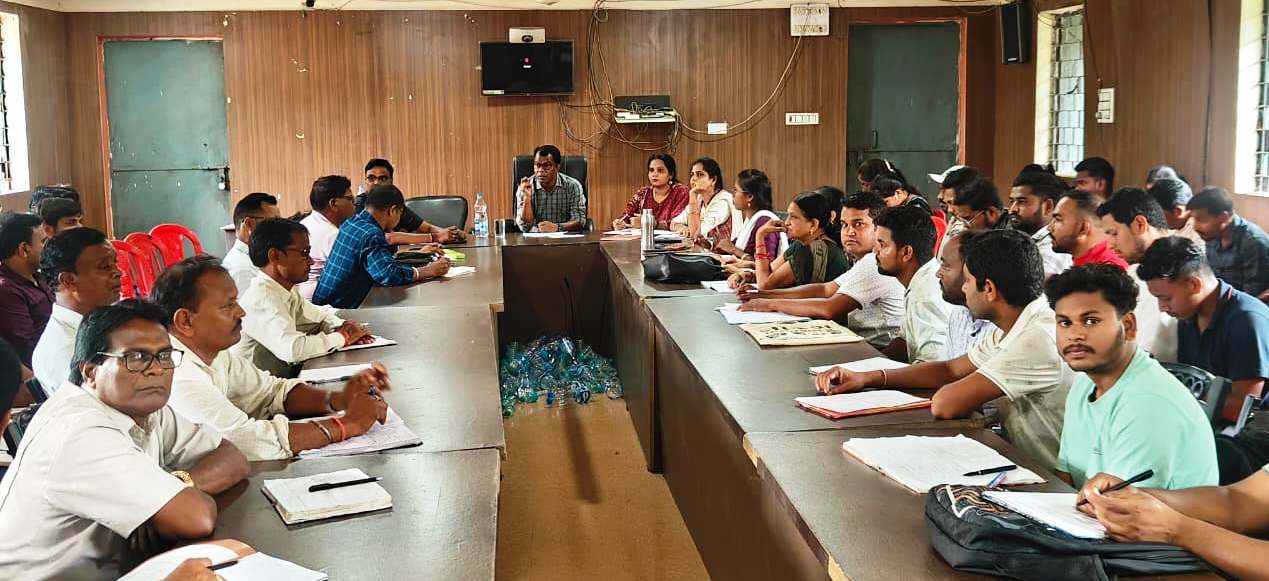 पीएम आवासों को अक्टूबर तक पूर्ण करने एवं मनरेगा के तहत कृषि-आधारित कार्यों को प्राथमिकता देने पर जोर