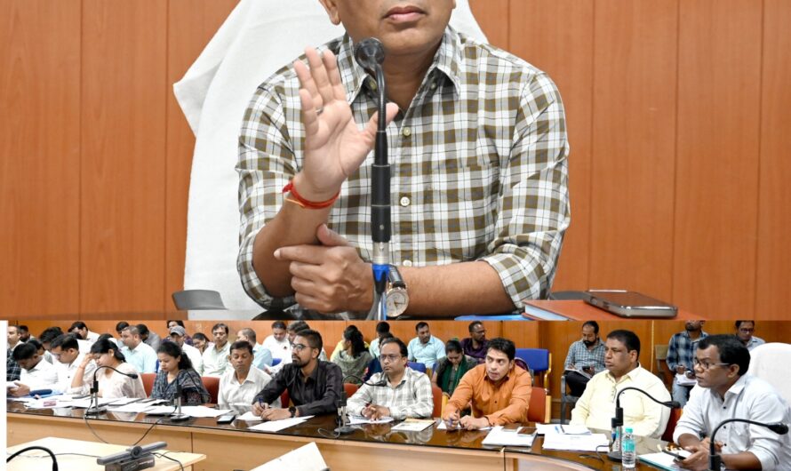 कलेक्टर जन्मेजय महोबे ने पंचायत एवं ग्रामीण विकास की ली बैठक