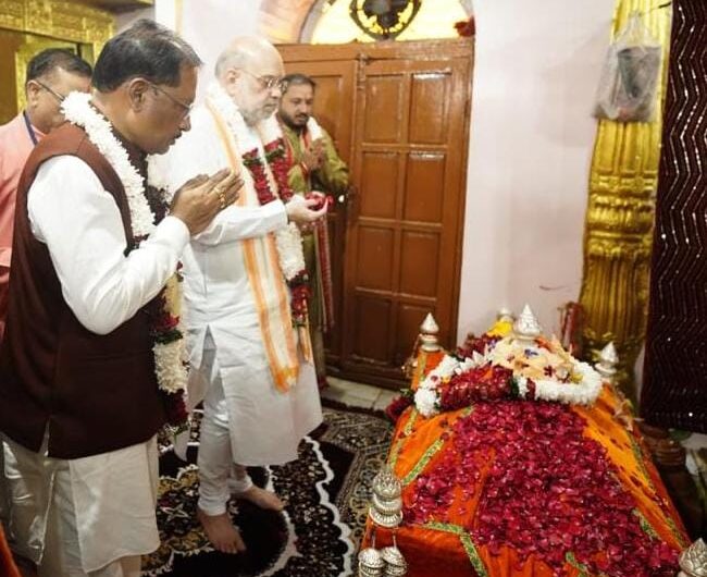 केंद्रीय गृह मंत्री अमित शाह और मुख्यमंत्री विष्णुदेव साय ने मां दंतेश्वरी की पूजा-अर्चना कर देश-प्रदेश की सुख-शांति, समृद्धि और खुशहाली का मांगा आशीर्वाद