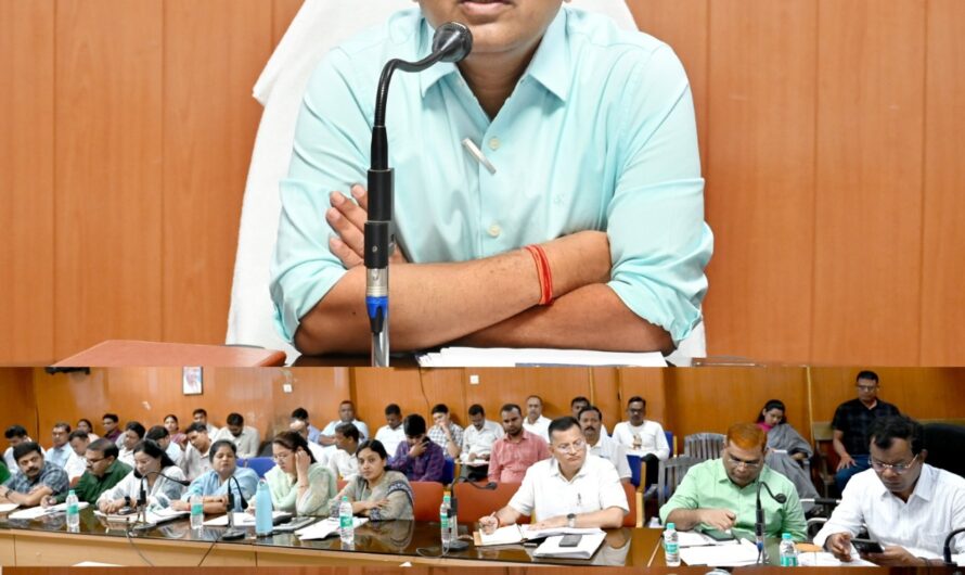कलेक्टर ने साप्ताहिक समय-सीमा की बैठक में विभिन्न विभागीय योजनाओं की समीक्षा की