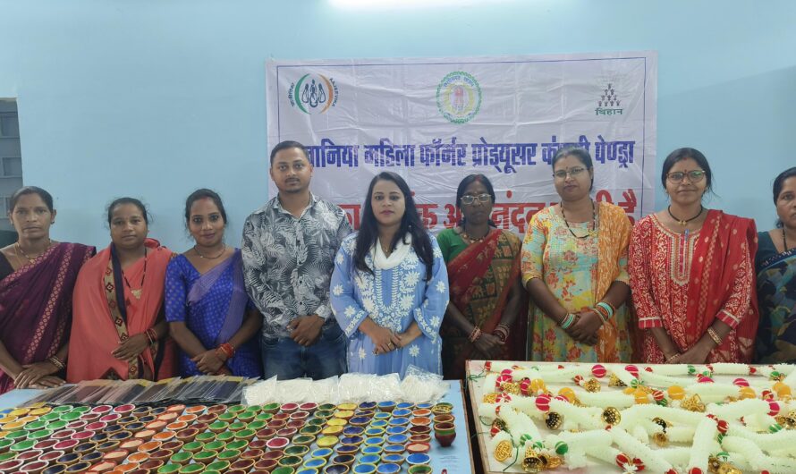 दीयों और पूजा सामग्री के बिक्री से समूह की महिलाएं हो रही समृद्ध