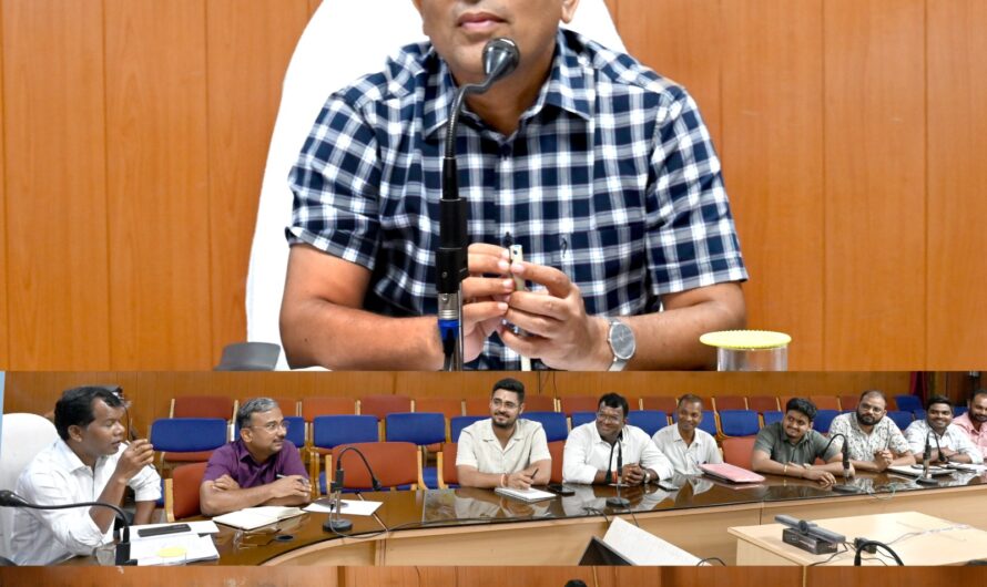 कलेक्टर ने प्रधानमंत्री सूर्य घर मुफ्त बिजली योजना प्रगति की समीक्षा 