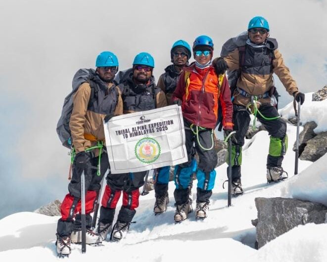 हिमालय में गूँजी जशपुर की गूंज: आदिवासी युवाओं ने जगतसुख पीक पर खोला नया मार्ग