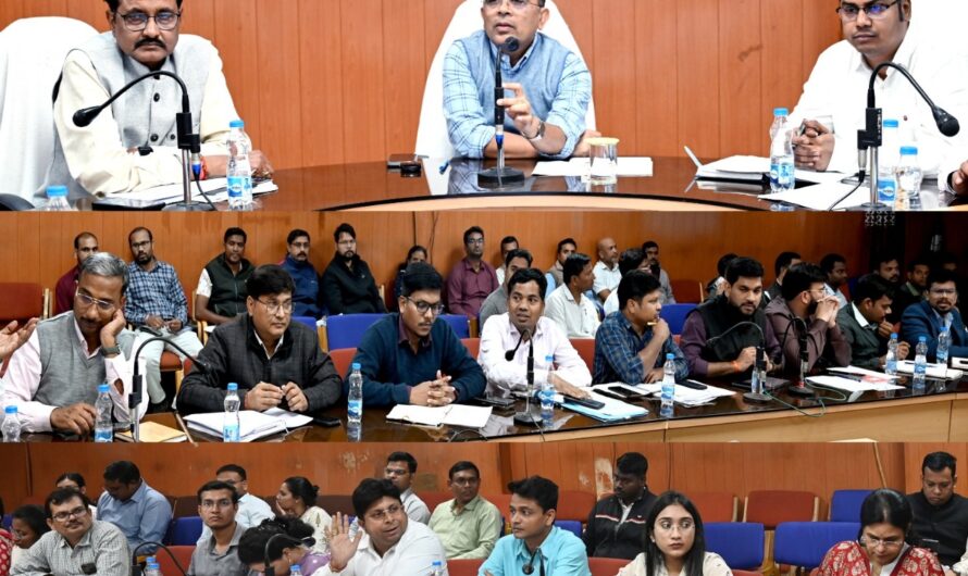 कलेक्टर ने ली राजस्व अधिकारियों की समीक्षा बैठक