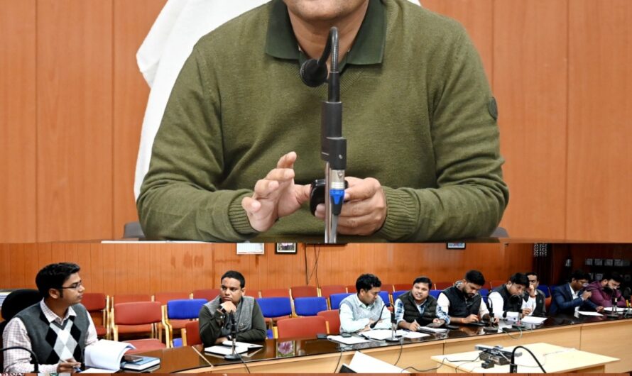 कलेक्टर जन्मेजय महोबे ने विशेष संक्षिप्त पुनरीक्षण की प्रगति की समीक्षा की