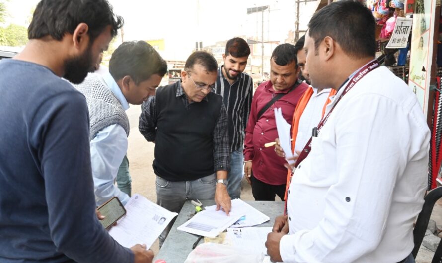 कलेक्टर जन्मेजय महोबे ने जांजगीर एवं पेण्ड्री में विशेष गहन पुनरीक्षण कार्य का किया निरीक्षण