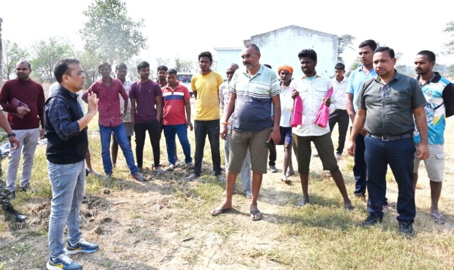 कलेक्टर महोबे ने किया धान खरीदी केंद्र सोंठी एवं झर्रा का औचक निरीक्षण