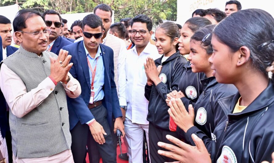 मुख्यमंत्री विष्णुदेव साय ने यूनिटी मार्च के लिए राज्य के 68 युवाओं के दल को हरी झंडी दिखाकर किया रवाना